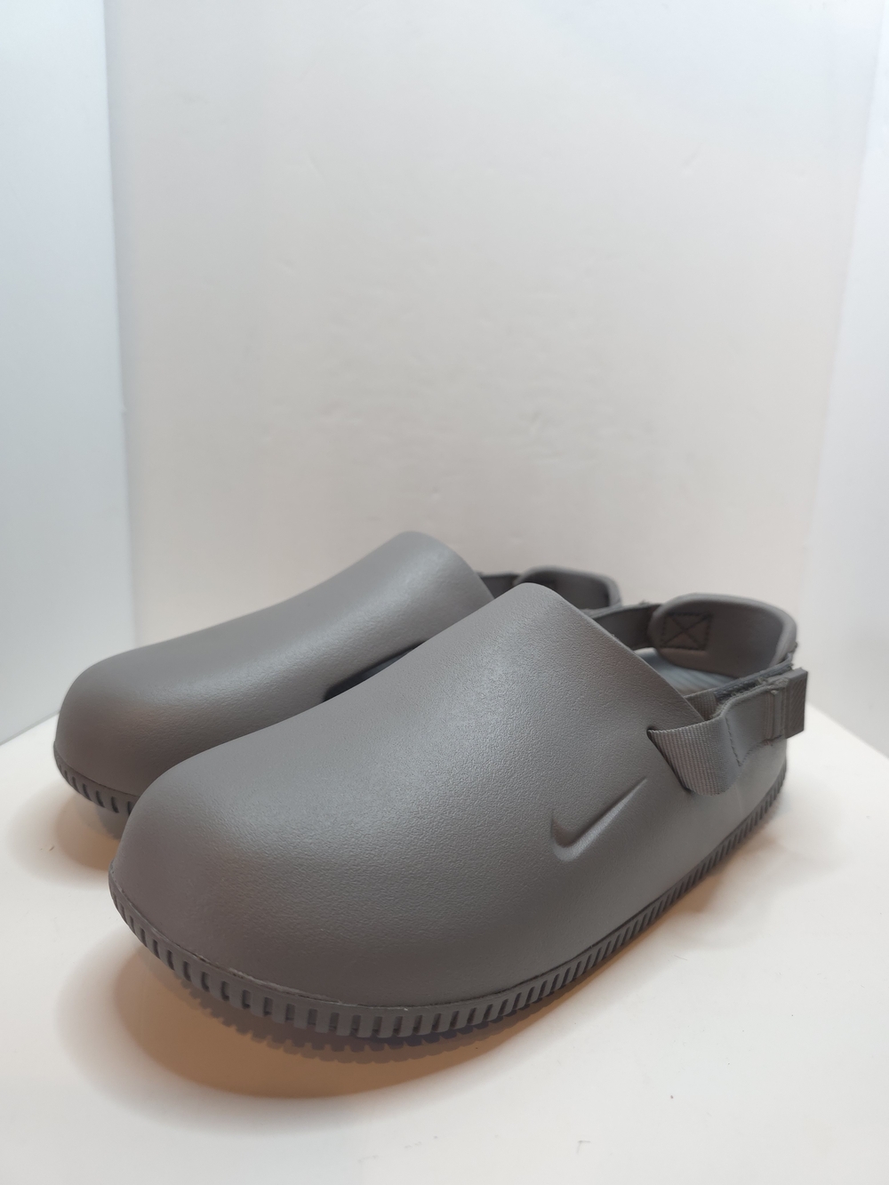 Nike Grey Calm Mule Unisex 8M/9W